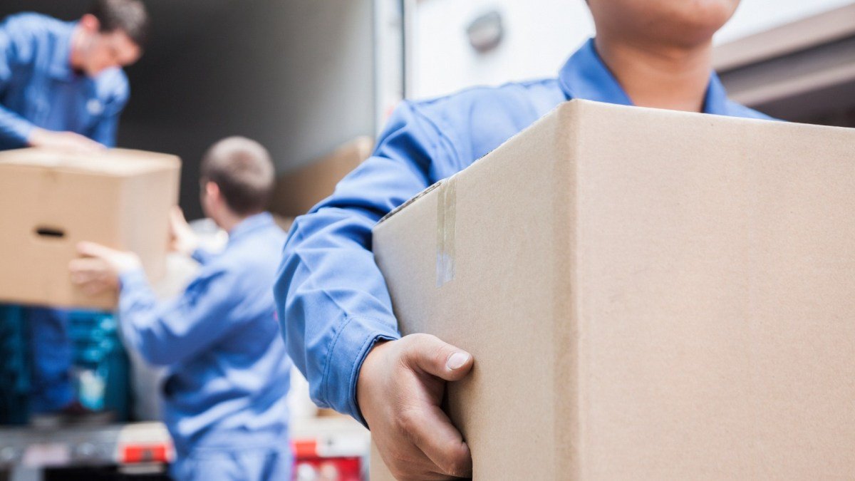 WHAT IS A MOVING COMPANY AND WHY IS IT SO CONVENIENT TODAY?